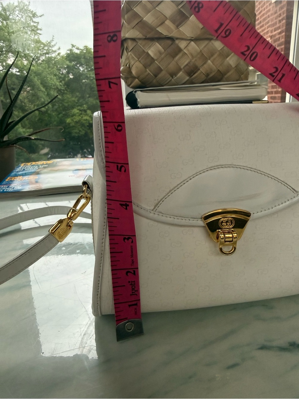 Vintage Gucci White Crossbody Bag with Gold Hardware - Picture 13 of 15